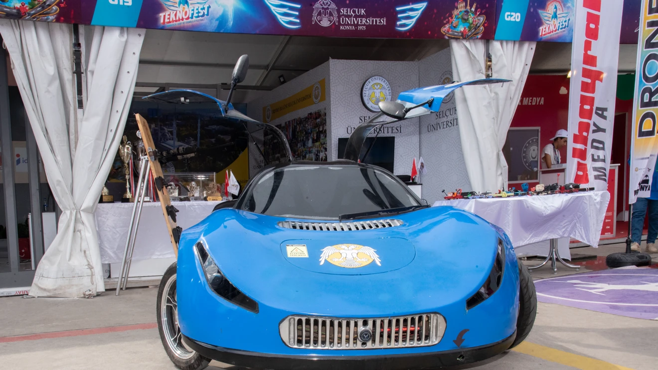Selçuk Üniversitesinin hidromobil aracı “Kürşat” büyük beğeni topladı